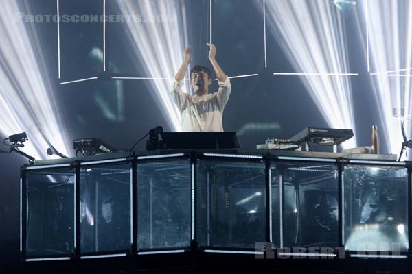 FLUME - 2017-08-25 - SAINT CLOUD - Domaine National - Grande Scene - 